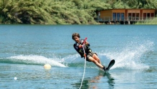  Kids water ski 